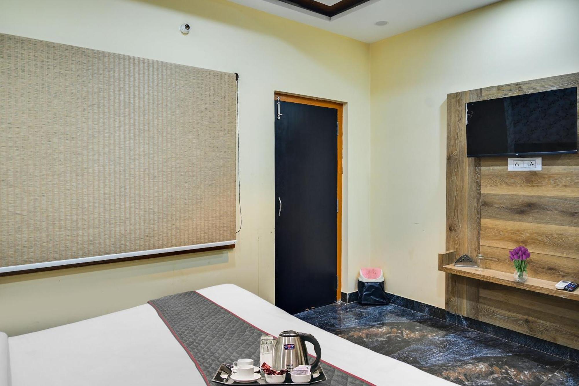 Townhouse Oak Hotel Ar Ganges Premium Varanasi Eksteriør billede