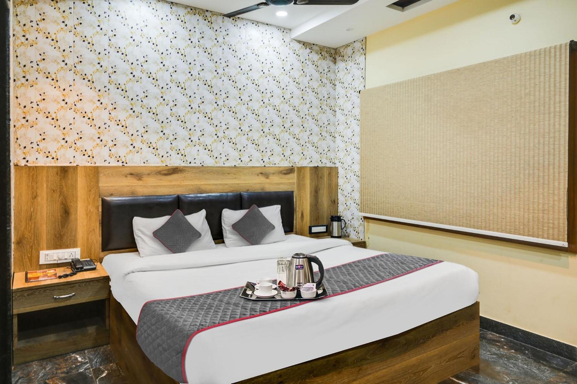 Townhouse Oak Hotel Ar Ganges Premium Varanasi Eksteriør billede