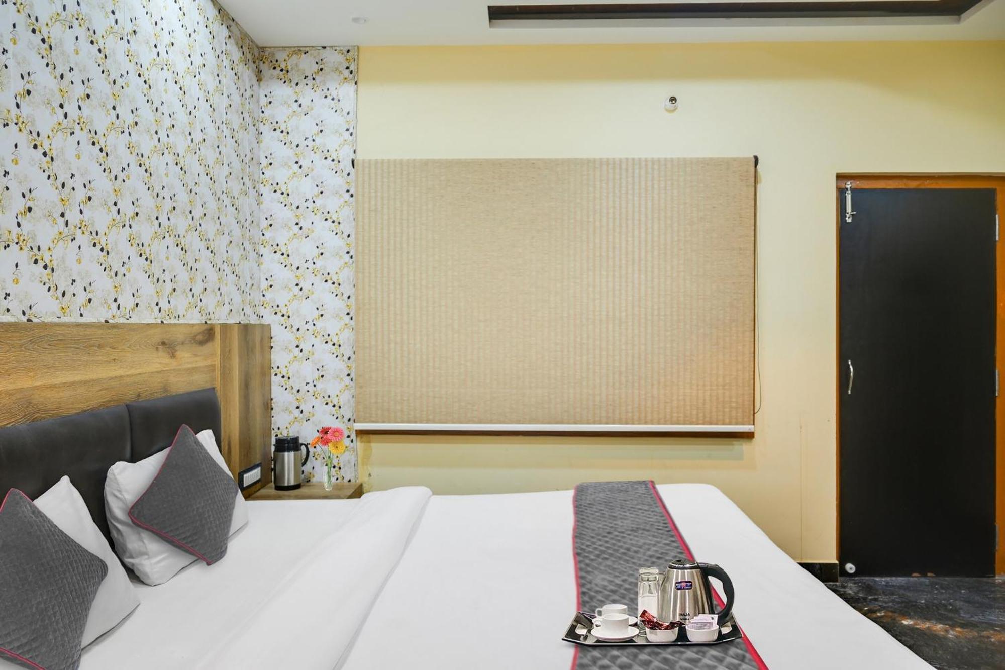 Townhouse Oak Hotel Ar Ganges Premium Varanasi Eksteriør billede